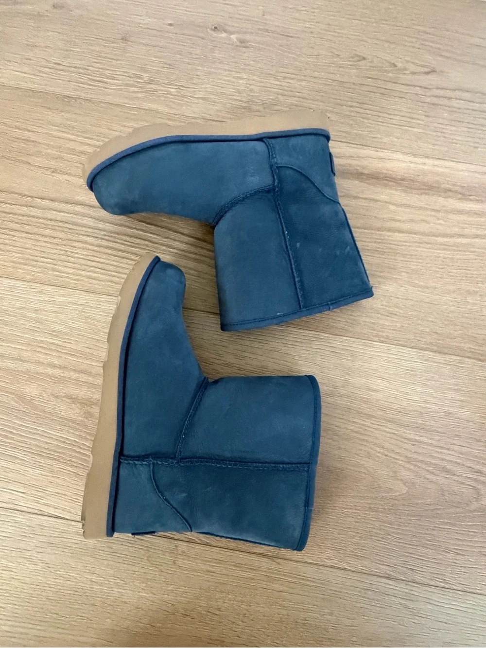 UGG Classic Short Waterproof Navy Blue Leather Shearling Boots Size 4 Big Kids
